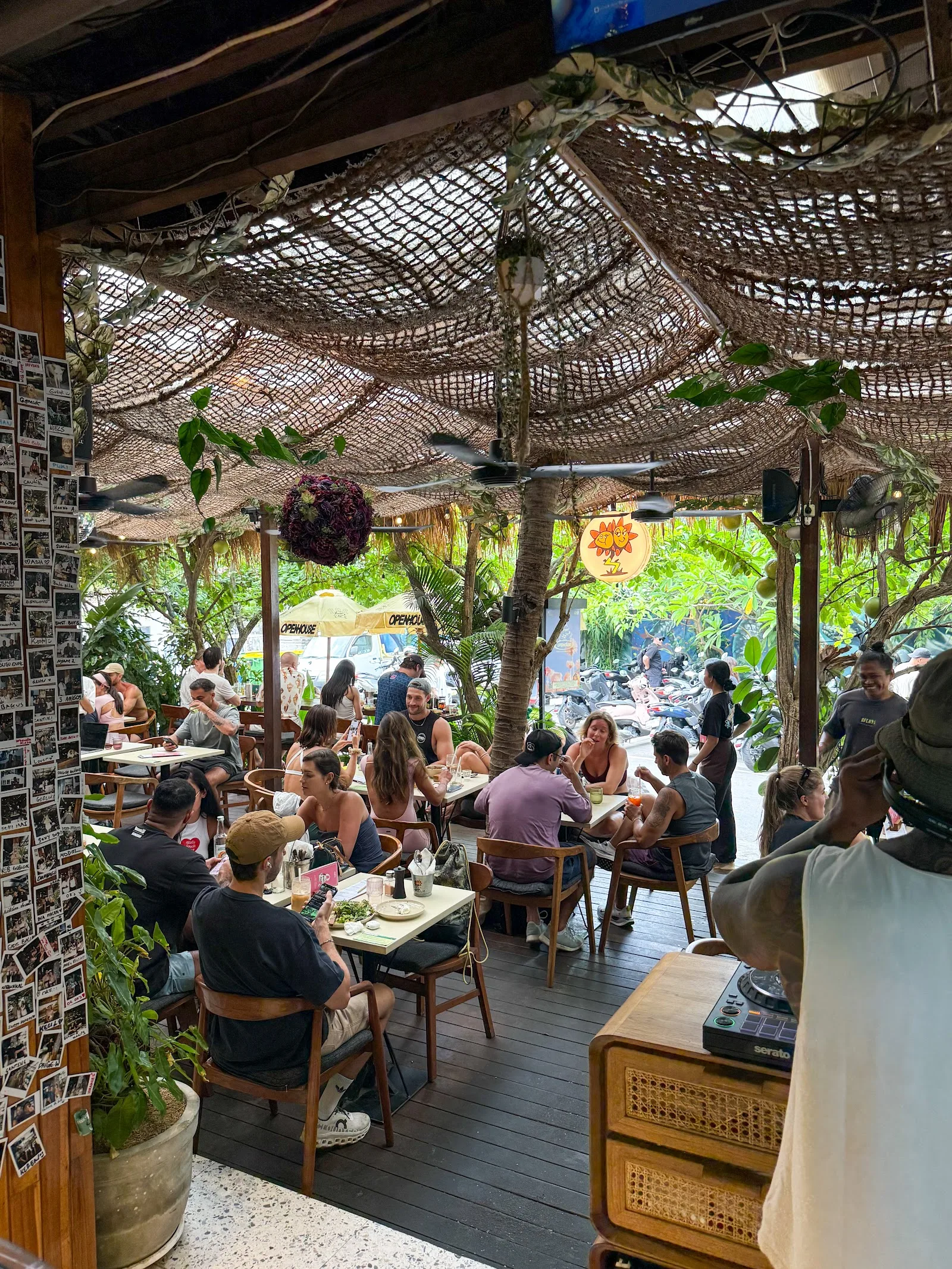 Open House Café, café en plein air à Pererenan, Canggu, Bali